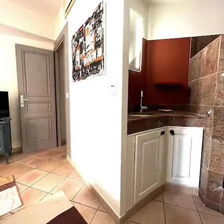 Hyeres, T2, Proche Noailles Апартаменты Йер